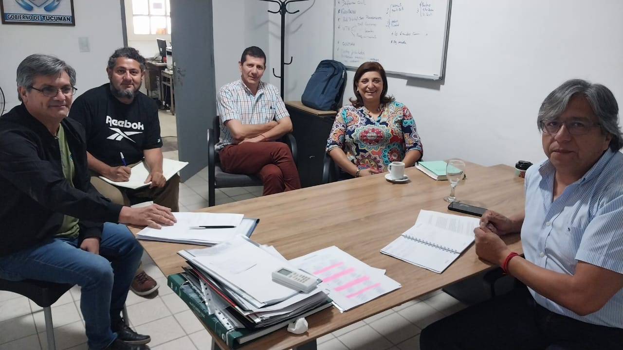 Reunión de trabajo con el propósito de avanzar en el proceso de creación y fortalecimiento de las áreas de Defensa Civil en las distintas comunas de la provincia