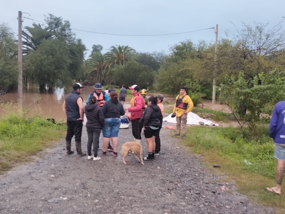 Asistencia y evacuaciones en La Madrid ante la emergencia climática